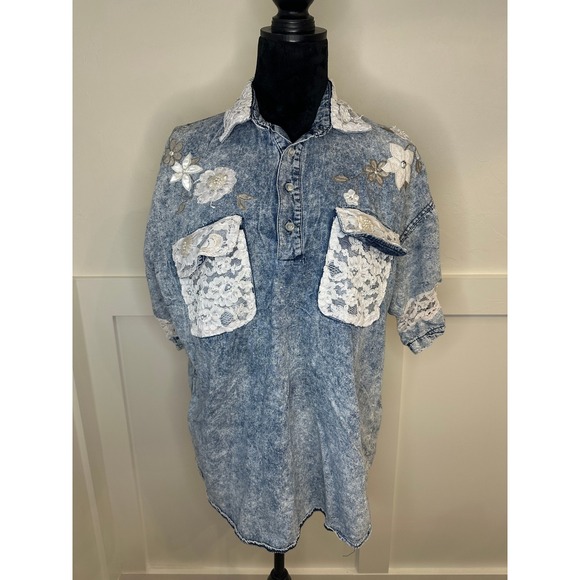Womens DenimFloral Lace Embellished Acid Wash Short Sleeve - Picture 2 of 6